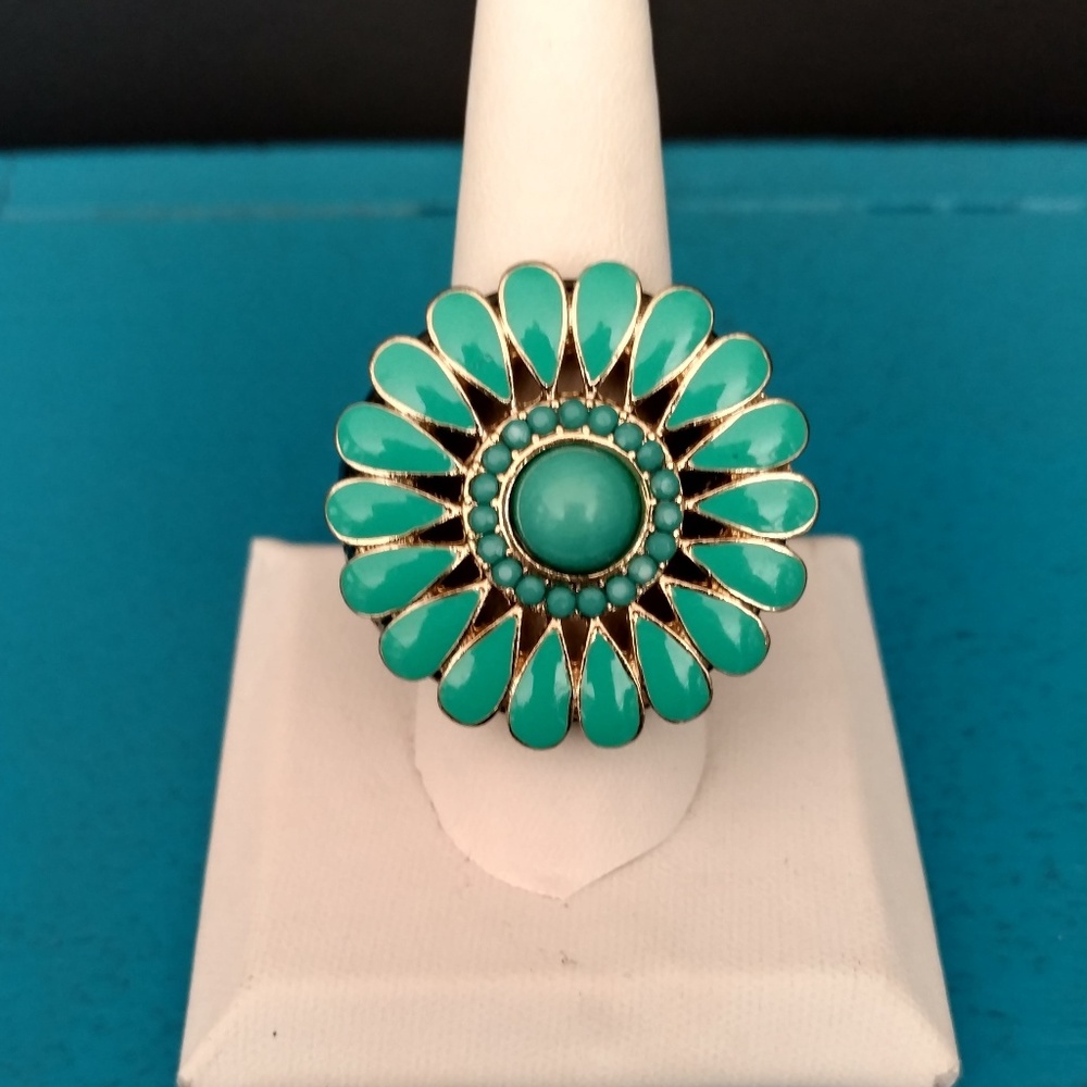 Stretch flower statement ring